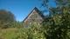 Крепкий дом с баней и хлевом в уютной деревушке у соснового леса